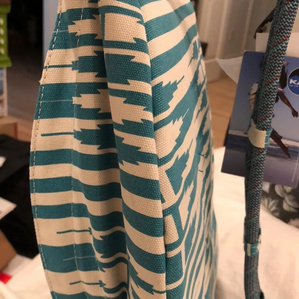 KAVU ROPE CROSSBODY BAG in SKYLINE IKAT NWT - Picture 8 of 12